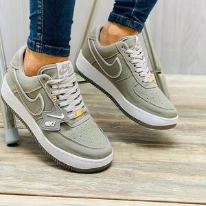 Women sneakers